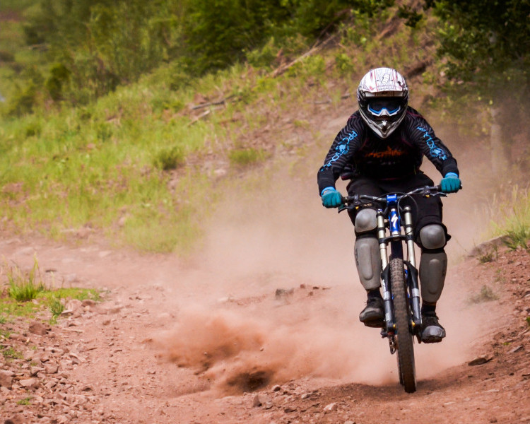biker-under-lift-dust